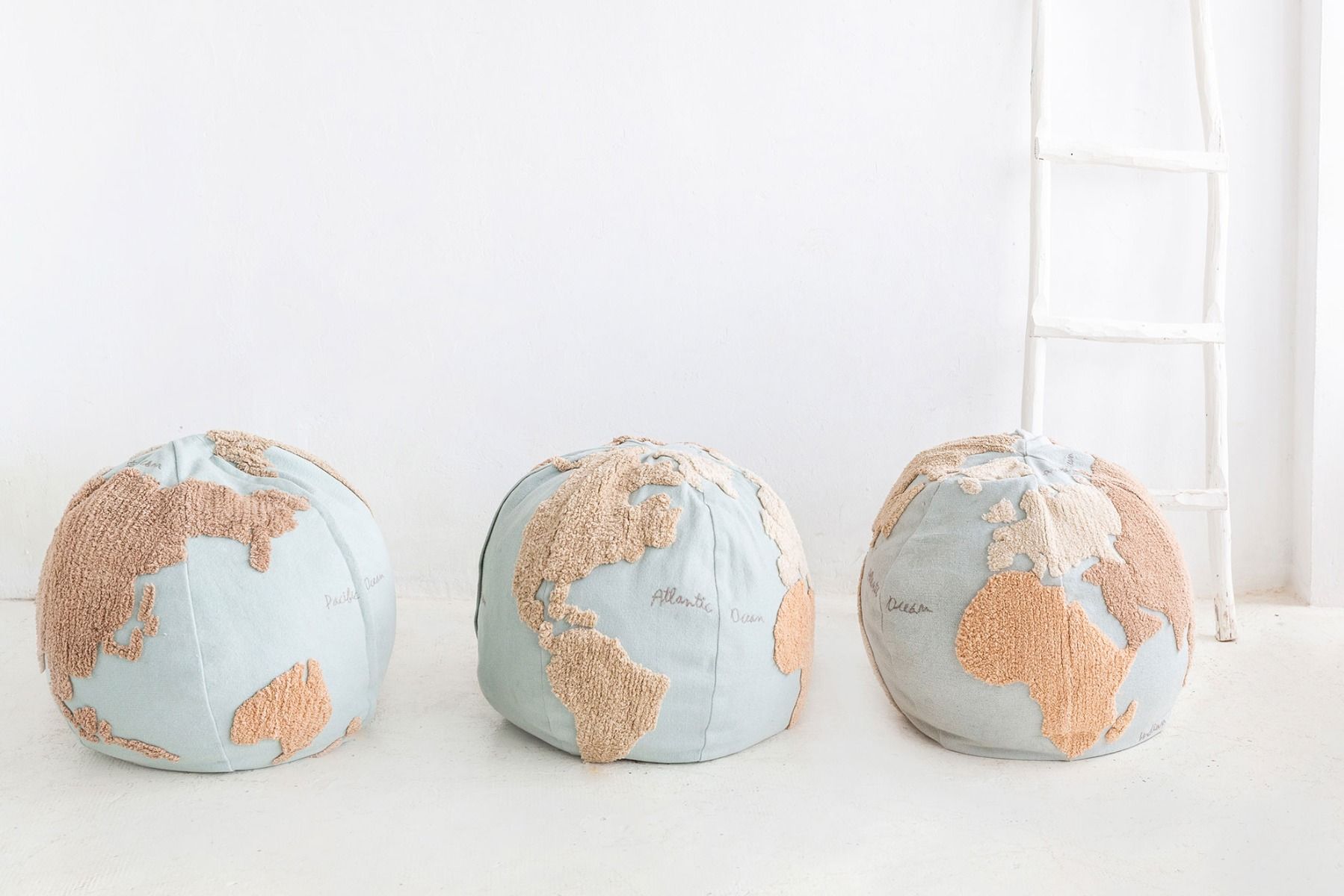 Lorena-Canals-Pouf-Worldmap-Weltkarte-P-WMAP