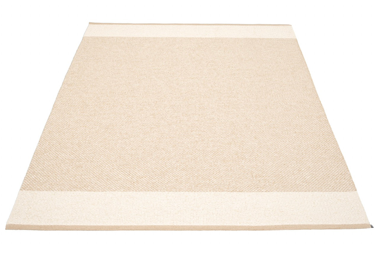 Pappelina-Teppich-Vanilla-Beige-Metallic-Beige