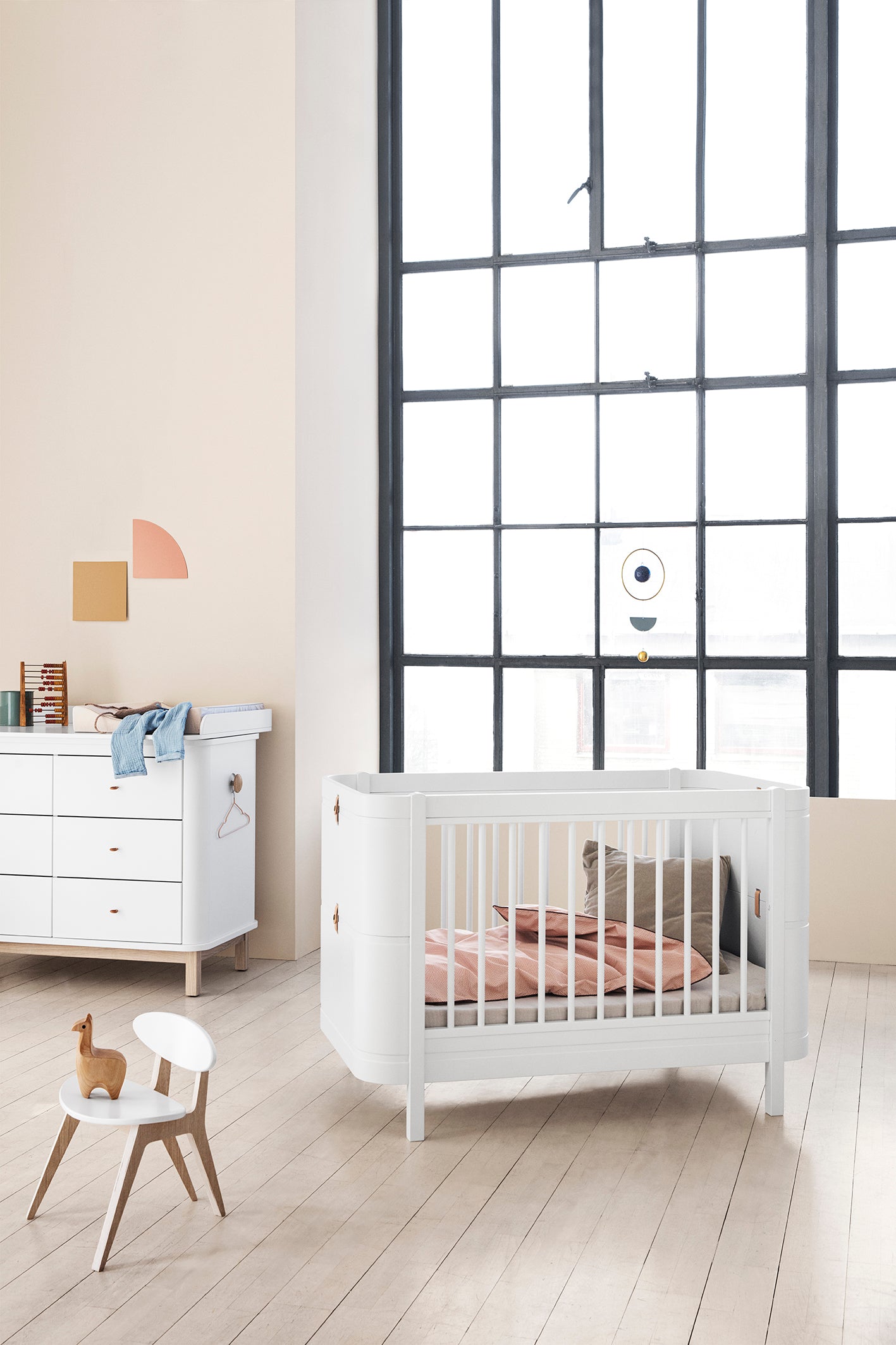 Oliver Furniture Wood Mini+ basic Babybett inkl. Umbauset zum Juniorbett, weiss/Eiche oder weiss