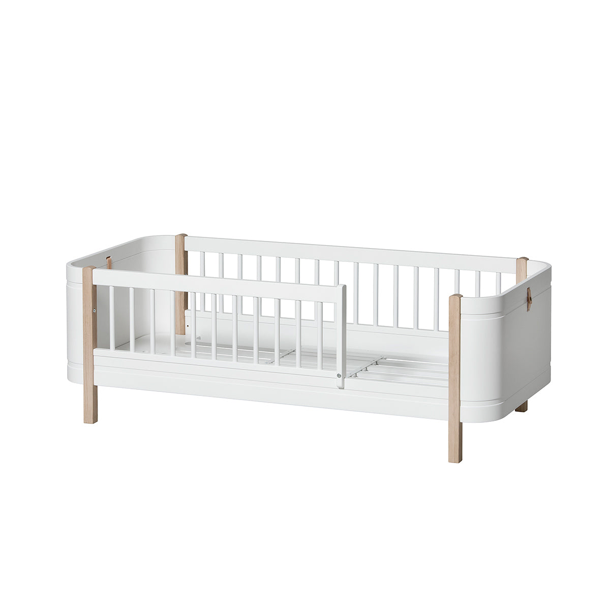 Oliver Furniture Wood Mini+ basic Babybett inkl. Umbauset zum Juniorbett, weiss/Eiche oder weiss