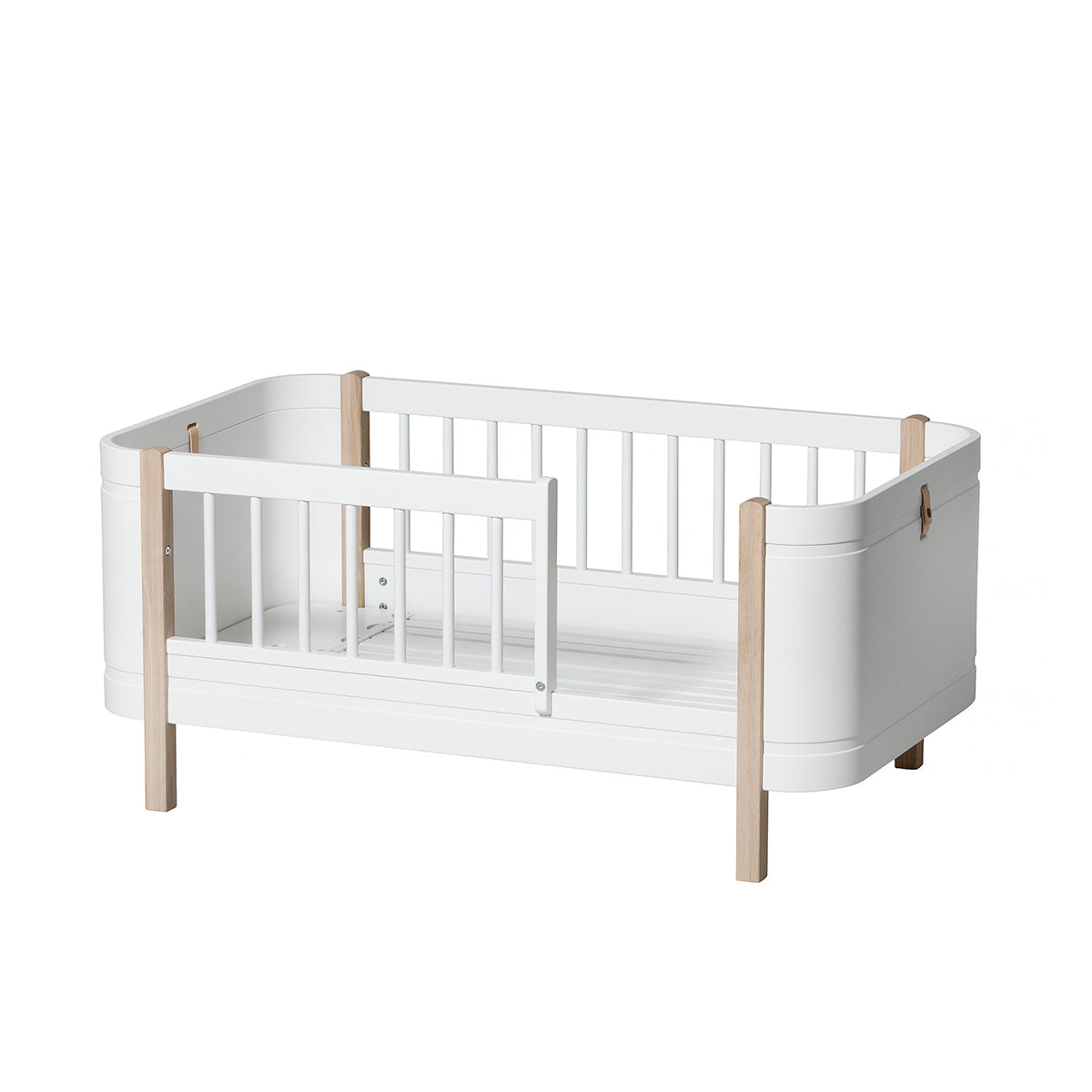 Oliver Furniture Wood Mini+ basic Babybett inkl. Umbauset zum Juniorbett, weiss/Eiche oder weiss