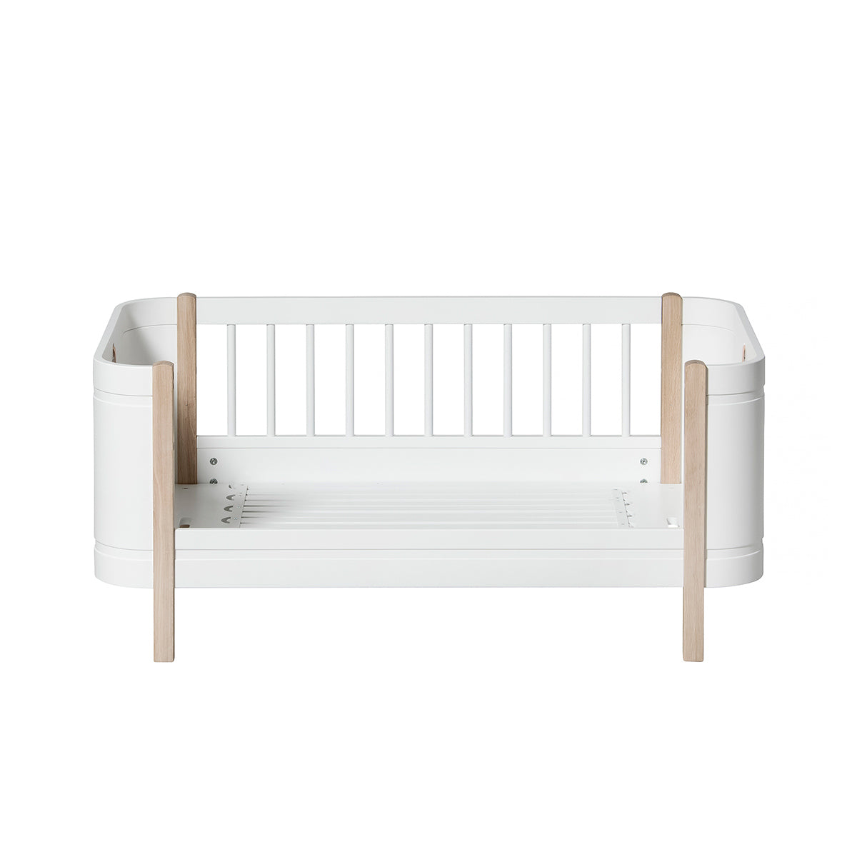 Oliver Furniture Wood Mini+ basic Babybett inkl. Umbauset zum Juniorbett, weiss/Eiche oder weiss